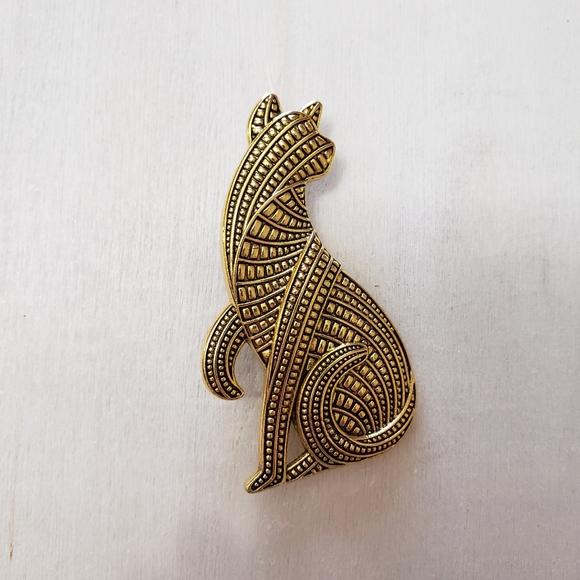 Jewelry - Celtic cat gold brooch vintage art pin pet lover